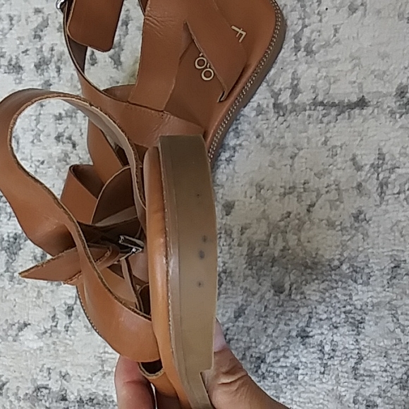 FRANCO SARTO | strappy buckle sandals | faux leather | brown | 8.5 - Picture 7 of 8